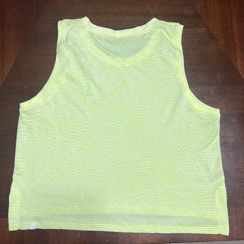 Lululemon top